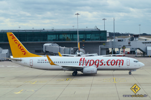 Boeing 737-8H6